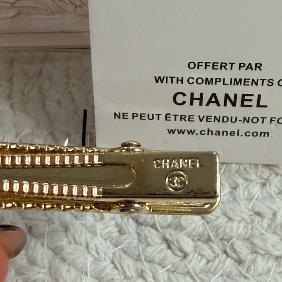 Compliments of CHANEL - 2 Gold Rhinestone Metal Hair Clips - New in bag - Picture 4 of 8
